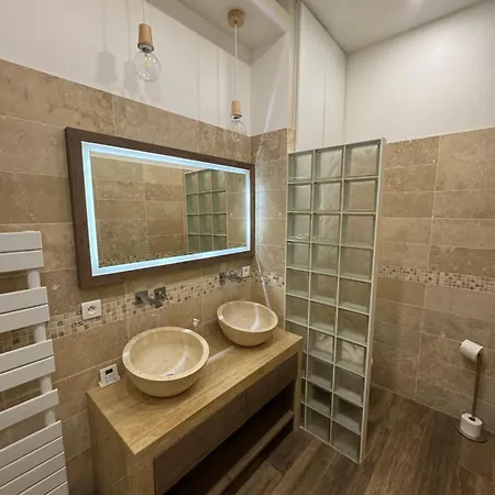 3 * Paris